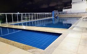 Residencial Jardim da Costa com 2 quartos a 4 km praia